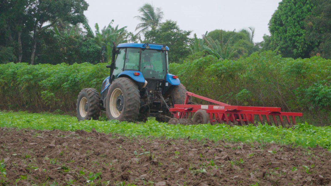 Mais de 500 agricultores já foram beneficiados com mais de 1.000 arações de terra em Malhador só em 2025