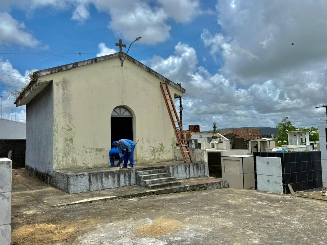 Secretaria de Infraestrutura intensifica limpeza e manutenção do cemitério em preparação para o Dia de Finados