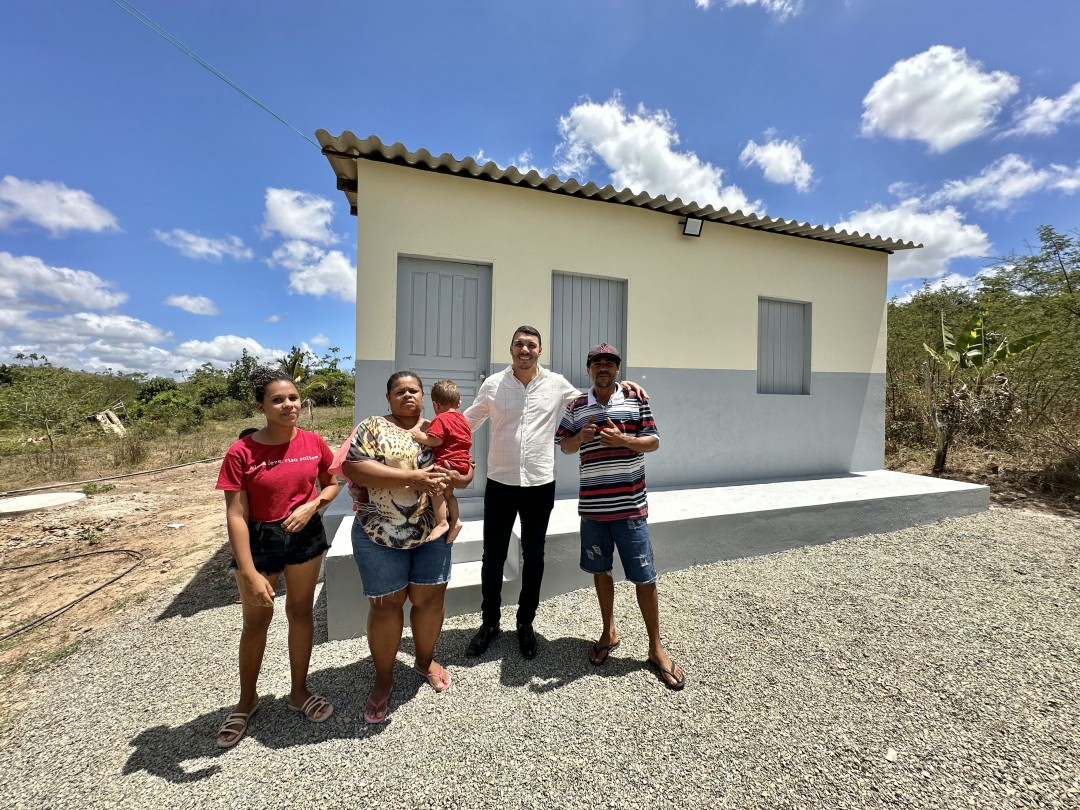 Prefeitura de Malhador entrega segunda casa do programa de reforma de casas