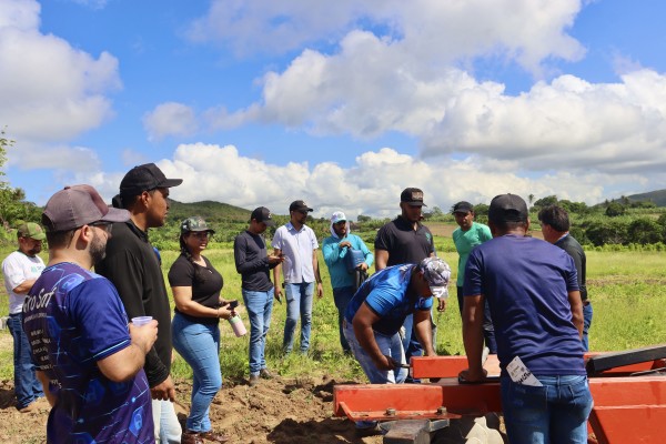 Mais conhecimento no campo: agricultores participam de curso de operação de tratores